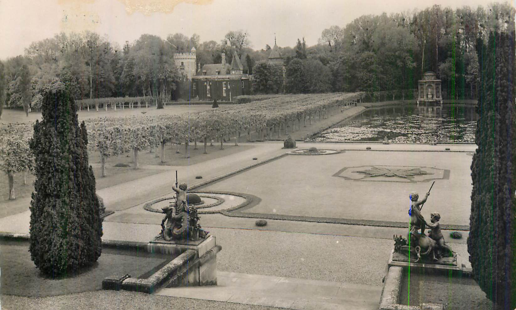 CPM Conde sur Iton (Eure) Le Vieux Chateau Les Jardins et le Miroir